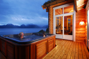 Luxury Lakeside Accommodation, Lyngen Alps