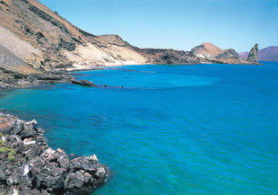 Pinnacle-rock-bartolome-landscape galapagos-islands.jpg