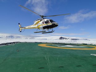 helicopter-antarctic-voyage-wildlife-adventure-wilderness-hans-murre.jpeg